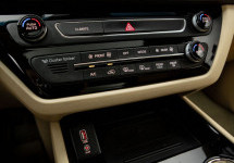 Kia Carnival 2,2d AT (202 лс)