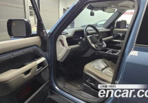 Land Rover Defender 