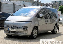 Hyundai Staria 