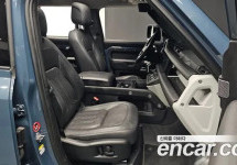 Land Rover Defender 