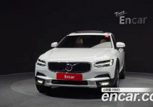 Volvo V90 