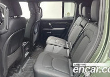 Land Rover Defender 