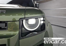 Land Rover Defender 