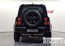 Land Rover Defender 