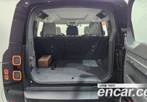Land Rover Defender 