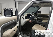 Land Rover Defender 
