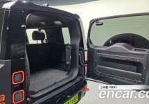 Land Rover Defender 