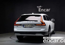 Volvo V90 
