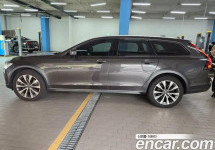 Volvo V90 