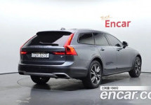Volvo V90 