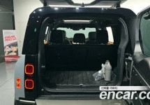Land Rover Defender 