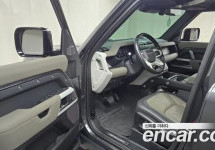 Land Rover Defender 