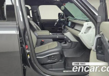 Land Rover Defender 