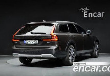 Volvo V90 