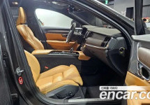 Volvo V90 