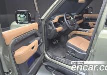 Land Rover Defender 