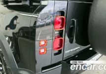 Land Rover Defender 