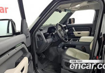Land Rover Defender 