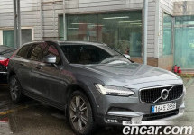 Volvo V90 
