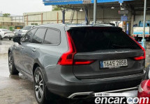 Volvo V90 