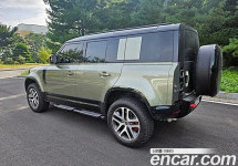 Land Rover Defender 