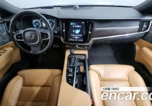 Volvo V90 