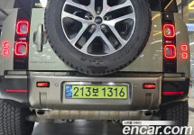 Land Rover Defender 