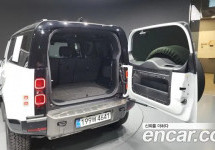 Land Rover Defender 
