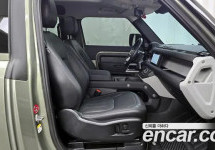 Land Rover Defender 