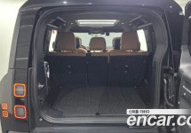 Land Rover Defender 
