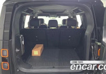 Land Rover Defender 