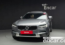 Volvo V90 