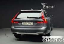Volvo V90 