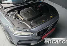 Volvo V90 