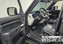 Land Rover Defender 