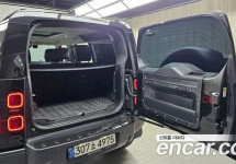 Land Rover Defender 