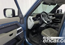 Land Rover Defender 