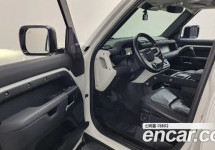 Land Rover Defender 