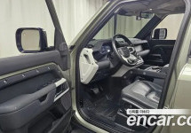 Land Rover Defender 