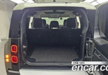 Land Rover Defender 