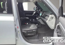 Land Rover Defender 