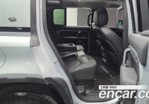 Land Rover Defender 