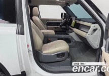 Land Rover Defender 