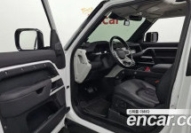 Land Rover Defender 
