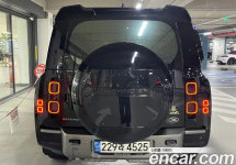 Land Rover Defender 