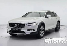Volvo V90 