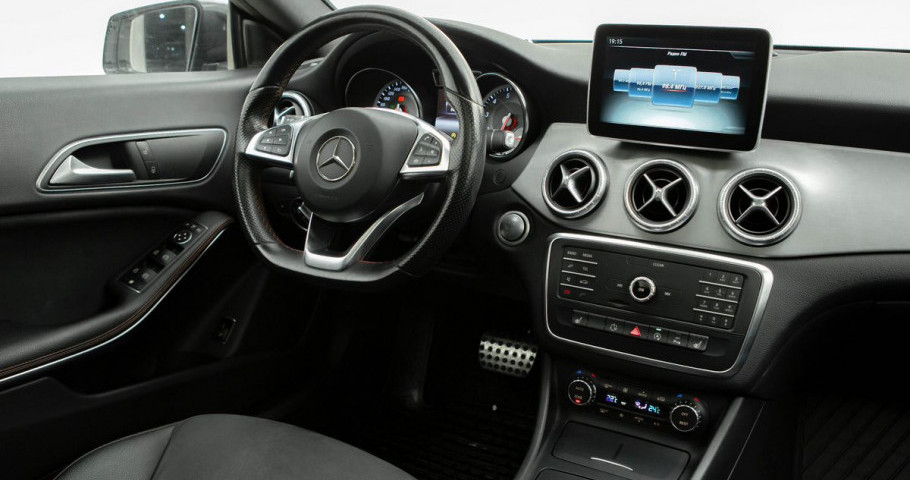 Mercedes-Benz CLA 200 1,6 AMT (156 лс)