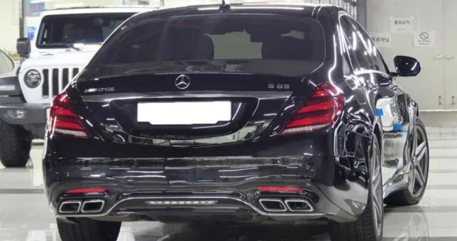 Mercedes-Benz S-Class 