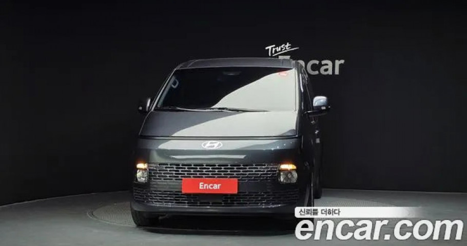 Hyundai Staria 