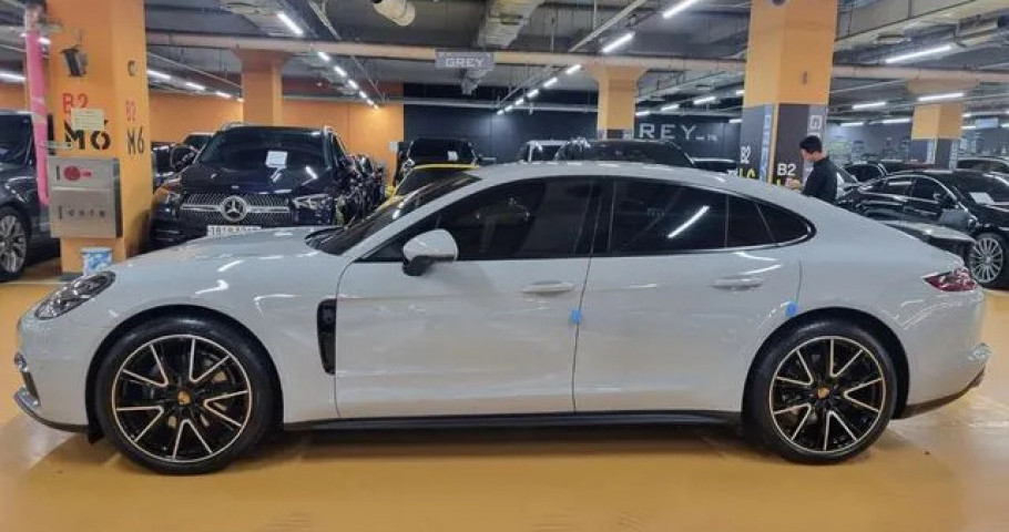 Porsche Panamera 